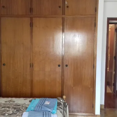 In Praia Da Rocha, To Accommodate 5 To 6 People Apartment *